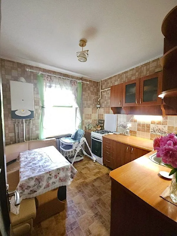Продам 2-комнатную квартиру с автономным отоплением🔥
📍 Местоположение: кв. Ленинского комсомола, луганск
💰 Цена: 5 300 000 ₽
⬆️ Этаж: 1 из 9
🧱Тип дома: панельный
🔺 Состояние: с хорошим ремонтом, заходи и живи!
🔸Утепление: снаружи квартира полностью утеплена
🪟Окна: м/п, лоджия застеклена
📐Площадь: общая 56 кв. М. , жилая 32 кв. М. , просторная кухня 7.5 кв. М.
Планировка: комнаты раздельные, санузел также раздельный
🛋Комплектация: мебель и бытовая техника остаются по договоренности!
⚡️ Инфраструктура:
🔺Развитый район со всем необходимым в шаговой доступности.
🚗Всего 50 метров до охраняемой парковки.
📞 +7-959-188-88-26 — Михаил - фотография - 5