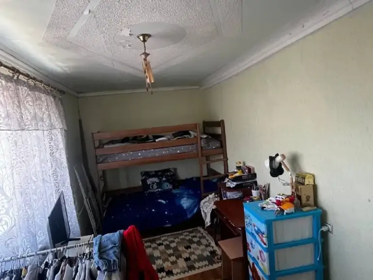 💎Продам 2к квартиру в жовтневом р-не г. Луганск, кв. Молодежный

💎 Этаж 5/5 эт.

💎Квартира в жилом состоянию, новая сантехника, мпо, чугунные батареи. Готова для переезда.

💎В доме в 2025 г выполнен капитальный ремонт кровли.

💎Прекрасная транспортная развязка и шаговая доступность всей инфраструктуры.

💎Прописанных и долгов нет.

💎Документы рф, готовы к сделке.

🚨  Цена 4 300 000руб. 🚨

☎️ +7 959 115 28 65 - фотография - 2