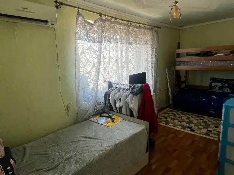 💎Продам 2к квартиру в жовтневом р-не г. Луганск, кв. Молодежный

💎 Этаж 5/5 эт.

💎Квартира в жилом состоянию, новая сантехника, мпо, чугунные батареи. Готова для переезда.

💎В доме в 2025 г выполнен капитальный ремонт кровли.

💎Прекрасная транспортная развязка и шаговая доступность всей инфраструктуры.

💎Прописанных и долгов нет.

💎Документы рф, готовы к сделке.

🚨  Цена 4 300 000руб. 🚨

☎️ +7 959 115 28 65 - фотография - 3