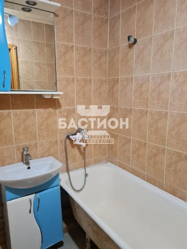 Продам уютную 1-комнатную квартиру в квартале 50 лет октября на 4-м этаже пятиэтажного кирпичного дома.
Общая площадь 31 кв. М. , кухня – 6 кв. М. , совмещенный санузел, пластиковые окна, новый бойлер.
Квартира не угловая. Документы готовы, никто не прописан.
3.5Млн
+7-959-991-27-94 - фотография - 5