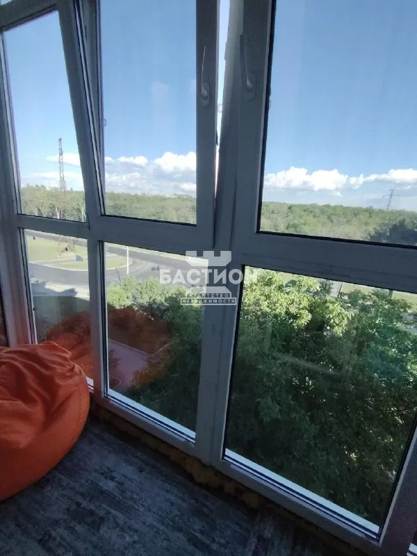 Продам 1-комнатную квартиру на кв. Восточный

Общая площадь 31 кв. М. Расположена на 5/5 этаже. Выполнен капитальный ремонт крыши.

Квартира меблирована. Готова к проживанию. Панорамные окна на балконе. Вокруг развитая инфраструктура, новый асфальт, парковка, зеленый двор. Рядом автобусная остановка, школы, сады, университет им. Даля, рынок "околица".
Документы готовы к продаже.
2 800 000Р
+7-959-991-27-94 - фотография - 1