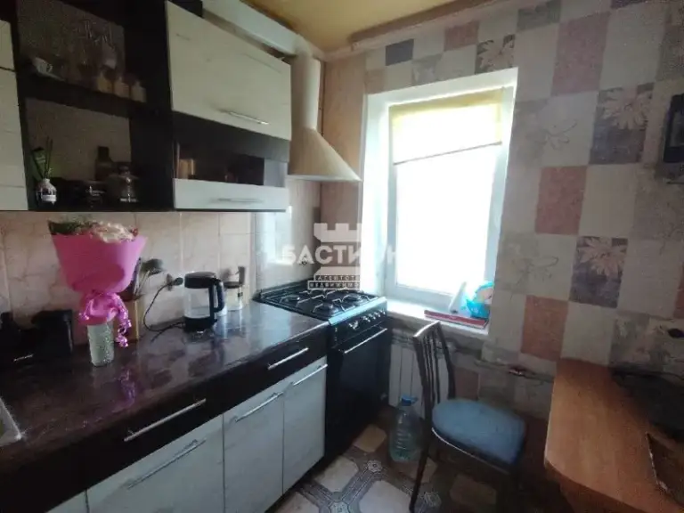 Продам 1-комнатную квартиру на кв. Восточный

Общая площадь 31 кв. М. Расположена на 5/5 этаже. Выполнен капитальный ремонт крыши.

Квартира меблирована. Готова к проживанию. Панорамные окна на балконе. Вокруг развитая инфраструктура, новый асфальт, парковка, зеленый двор. Рядом автобусная остановка, школы, сады, университет им. Даля, рынок "околица".
Документы готовы к продаже.
2 800 000Р
+7-959-991-27-94 - фотография - 2