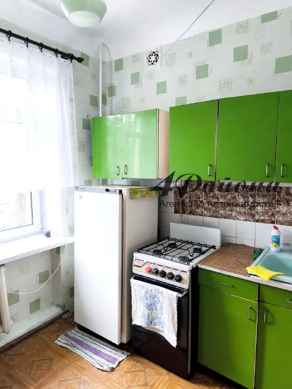 🍀❗️Продам 2-х комнатную квартиру п. Юбилейный
❗️Дом кирпичный
❗️Этаж средний: 2/3-эт
❗️Потолок 2.8 м
Общая площадь квартиры 45 кв. М.
Квартира в хорошем жилом состоянии. Окна м/пластик, трубы м/пластик. Бойлер, стиральная машина.
❗️Просторная, светлая, ухоженная квартира.
В пешей доступности вся необходимая инфраструктура.
Ц. 3 200 000 руб. Торг
Т. +79591448144 - фотография - 3