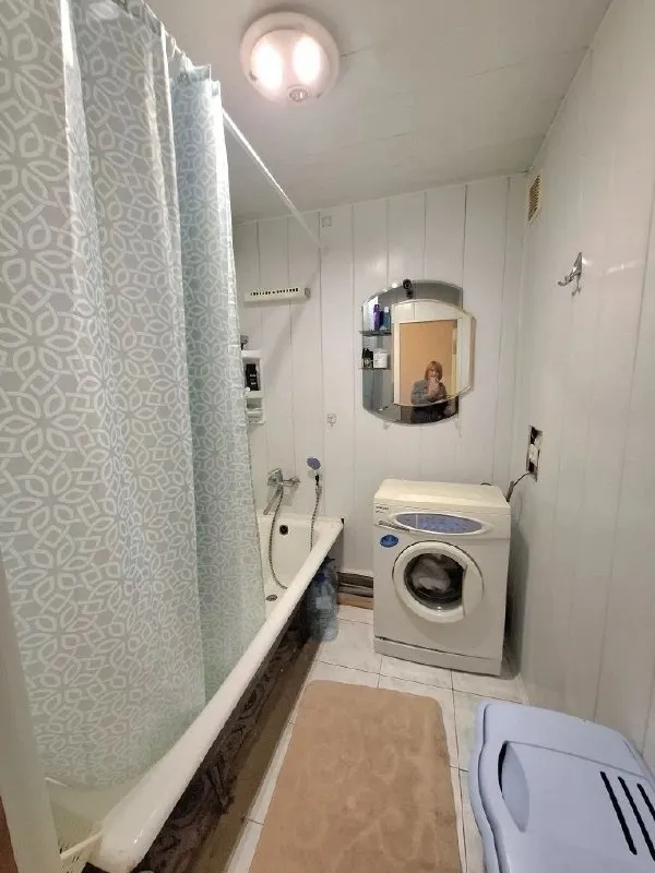 Продам 2-комн квартиру по ул градусова
Г. Луганск
8/9 Эт. , 54,5 кв. М общ. Пл
8,2 Кв. М кухня
Дом кирпичный, кооперативный
Квартира теплая, светлая, мпо, поменяны радиаторы, жилое состояние
Хорошее расположение
Документы в процессе
Цена 4,9 млн. Руб
+7959-216-43-31
+7959-505-37-17
Елена - фотография - 2
