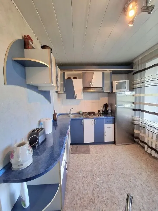 Продам 2-комн квартиру по ул градусова
Г. Луганск
8/9 Эт. , 54,5 кв. М общ. Пл
8,2 Кв. М кухня
Дом кирпичный, кооперативный
Квартира теплая, светлая, мпо, поменяны радиаторы, жилое состояние
Хорошее расположение
Документы в процессе
Цена 4,9 млн. Руб
+7959-216-43-31
+7959-505-37-17
Елена - фотография - 3