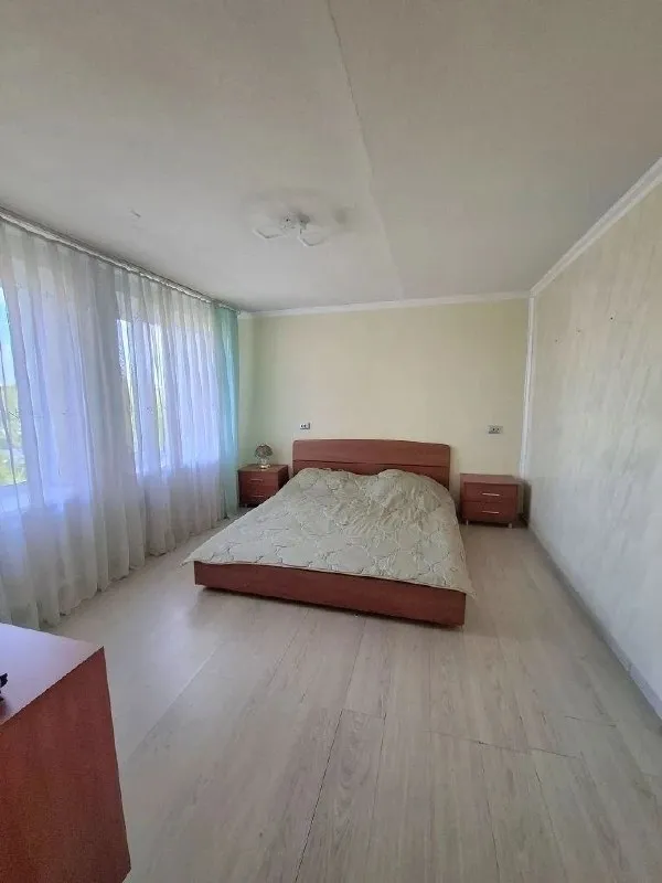 Продам 2-комн квартиру по ул градусова
Г. Луганск
8/9 Эт. , 54,5 кв. М общ. Пл
8,2 Кв. М кухня
Дом кирпичный, кооперативный
Квартира теплая, светлая, мпо, поменяны радиаторы, жилое состояние
Хорошее расположение
Документы в процессе
Цена 4,9 млн. Руб
+7959-216-43-31
+7959-505-37-17
Елена - фотография - 4
