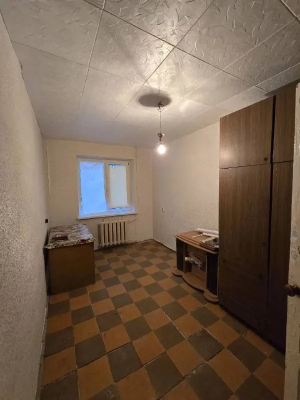 ✔️ Снижение цены ✔️
🏡 Продается 2-комнатная квартира

📍 Кв. Солнечный

✨ Характеристики:
— Удобная планировка: комнаты изолированы
— Санузел совмещён
— Окна металлопластиковые
— В спальне свежие обои и новая потолочная плитка
— Подвал сухой — запаха нет

🌆 Преимущества локации:
✔️ Центр востока — всё рядом: школа, детсад, рынок, магазины, универ им. Даля
✔️ Идеальный вариант для семьи или сдачи в аренду
📑 Документы рф, без долгов и обременений
📞Ирина +79592643381 - фотография - 3