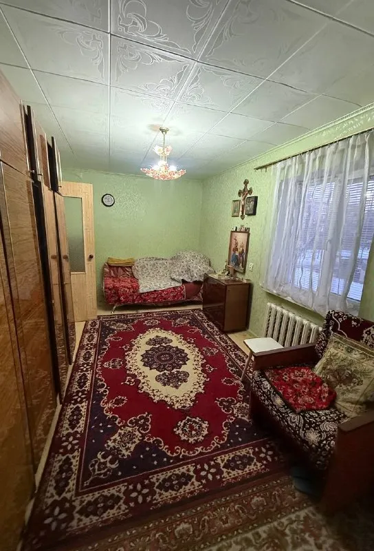 🌟Продам 1-к квартиру, кв. Гбк🏠
🔸 Этаж: 2/5 (кирпичный дом)
🔸 Площадь: 30 м² / кухня 6 м²
🔸 Состояние: жилое, окна м/п.
🔸 Коммуникации: центральное отопление, все счетчики установлены.
🔸 Дополнительно: есть балкон, с/у совмещен.
🚀 Инфраструктура в шаговой доступности.
💰 Цена: 3 600 000 руб.
📞 Контакт: +7-959-128-50-18 анастасия. - фотография - 2