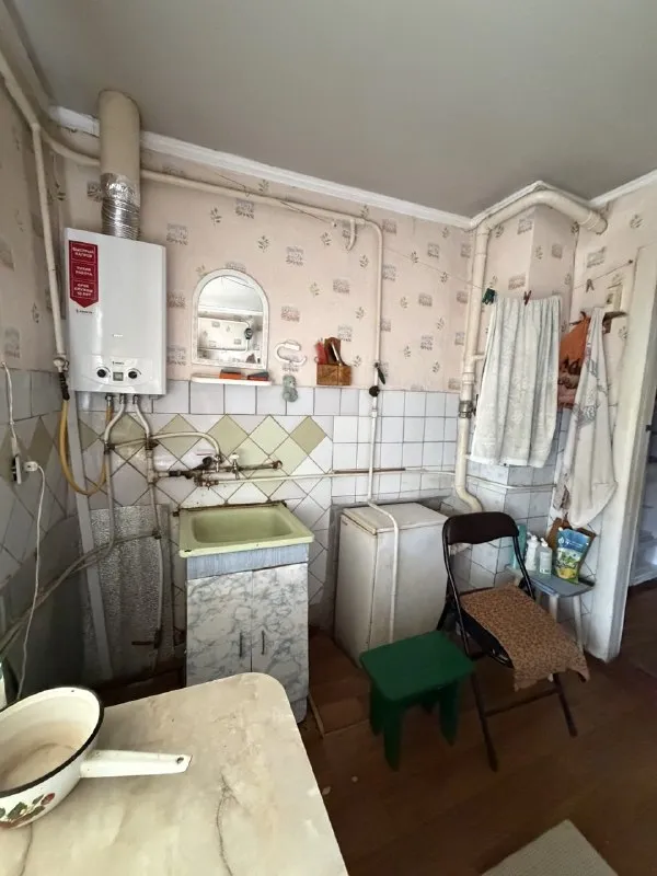 🏠💥Продам дом р-н 11 поликлиники — с двумя отдельными входами + отдельно стоящий флигель💥🏠
📐 Общая площадь дома: 82 кв. М. , состояние жилое.
🏡 Первая половина: 2 проходные комнаты, кухня и ванная в одной комнате — общая пл. 40,6 м².
🏡 Вторая половина: 2 проходные комнаты и кухня, окна — столярка, общая пл. 41,4 м².
🔥 Отопление: газовый котел; горячая вода — газовая колонка.
🏠 Флигель: 3 жилые комнаты, отапливаемый.
🌳 Участок 5 соток (приватизирован): гараж, хозпостройки, душ, уборная, асфальтированный подъезд.
💰 Цена: 4 100 000 ₽
📞 Екатерина: +7‑959‑149‑84‑15 - фотография - 7