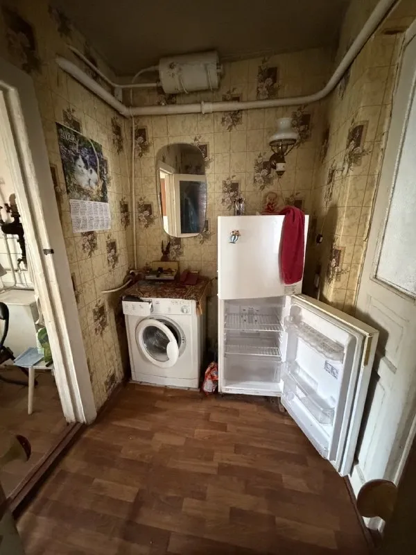 🏠💥Продам дом р-н 11 поликлиники — с двумя отдельными входами + отдельно стоящий флигель💥🏠
📐 Общая площадь дома: 82 кв. М. , состояние жилое.
🏡 Первая половина: 2 проходные комнаты, кухня и ванная в одной комнате — общая пл. 40,6 м².
🏡 Вторая половина: 2 проходные комнаты и кухня, окна — столярка, общая пл. 41,4 м².
🔥 Отопление: газовый котел; горячая вода — газовая колонка.
🏠 Флигель: 3 жилые комнаты, отапливаемый.
🌳 Участок 5 соток (приватизирован): гараж, хозпостройки, душ, уборная, асфальтированный подъезд.
💰 Цена: 4 100 000 ₽
📞 Екатерина: +7‑959‑149‑84‑15 - фотография - 8