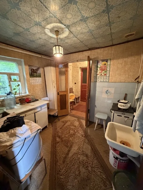 🏠💥Продам дом р-н 11 поликлиники — с двумя отдельными входами + отдельно стоящий флигель💥🏠
📐 Общая площадь дома: 82 кв. М. , состояние жилое.
🏡 Первая половина: 2 проходные комнаты, кухня и ванная в одной комнате — общая пл. 40,6 м².
🏡 Вторая половина: 2 проходные комнаты и кухня, окна — столярка, общая пл. 41,4 м².
🔥 Отопление: газовый котел; горячая вода — газовая колонка.
🏠 Флигель: 3 жилые комнаты, отапливаемый.
🌳 Участок 5 соток (приватизирован): гараж, хозпостройки, душ, уборная, асфальтированный подъезд.
💰 Цена: 4 100 000 ₽
📞 Екатерина: +7‑959‑149‑84‑15 - фотография - 9