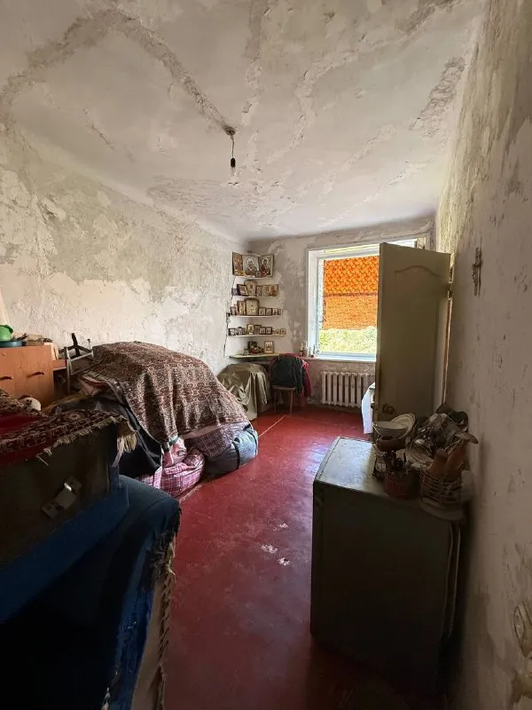 🏢 Продам 2х комнатную квартиру + подвал 50 кв. М. ⚡️
📍Расположение: новый городок, (напротив «7 морей»)
📐 Общая площадь: 48 кв. М. , высота потолков 3 метра, этаж 3/3
🔧 Квартира под ремонт — отличная база для ремонта по вашему вкусу.
🏠 Техническое: окна м/п, газовая колонка, новая проводка, новая входная дверь. Крыша не течёт!
🛡 Подъезд чистый, установлено видеонаблюдение.
🛒 Развитая инфраструктура: школа, детский сад, магазины, аптека, рынок, парк, остановка общественного транспорта, всё в шаговой доступности.
💰Цена: 3 400 000 ₽, возможен торг!
📞 +7 959 588 81 35 Андрей.
📞 +7 959 524 02 99 Татьяна. - фотография - 2