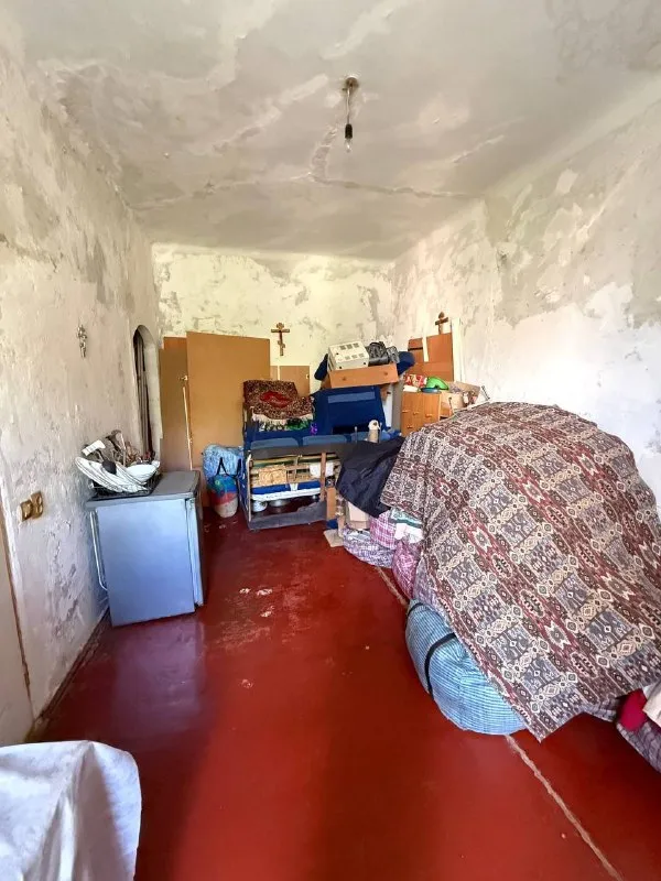 🏢 Продам 2х комнатную квартиру + подвал 50 кв. М. ⚡️
📍Расположение: новый городок, (напротив «7 морей»)
📐 Общая площадь: 48 кв. М. , высота потолков 3 метра, этаж 3/3
🔧 Квартира под ремонт — отличная база для ремонта по вашему вкусу.
🏠 Техническое: окна м/п, газовая колонка, новая проводка, новая входная дверь. Крыша не течёт!
🛡 Подъезд чистый, установлено видеонаблюдение.
🛒 Развитая инфраструктура: школа, детский сад, магазины, аптека, рынок, парк, остановка общественного транспорта, всё в шаговой доступности.
💰Цена: 3 400 000 ₽, возможен торг!
📞 +7 959 588 81 35 Андрей.
📞 +7 959 524 02 99 Татьяна. - фотография - 3