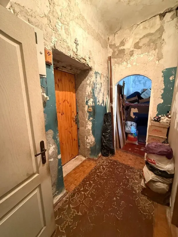 🏢 Продам 2х комнатную квартиру + подвал 50 кв. М. ⚡️
📍Расположение: новый городок, (напротив «7 морей»)
📐 Общая площадь: 48 кв. М. , высота потолков 3 метра, этаж 3/3
🔧 Квартира под ремонт — отличная база для ремонта по вашему вкусу.
🏠 Техническое: окна м/п, газовая колонка, новая проводка, новая входная дверь. Крыша не течёт!
🛡 Подъезд чистый, установлено видеонаблюдение.
🛒 Развитая инфраструктура: школа, детский сад, магазины, аптека, рынок, парк, остановка общественного транспорта, всё в шаговой доступности.
💰Цена: 3 400 000 ₽, возможен торг!
📞 +7 959 588 81 35 Андрей.
📞 +7 959 524 02 99 Татьяна. - фотография - 4