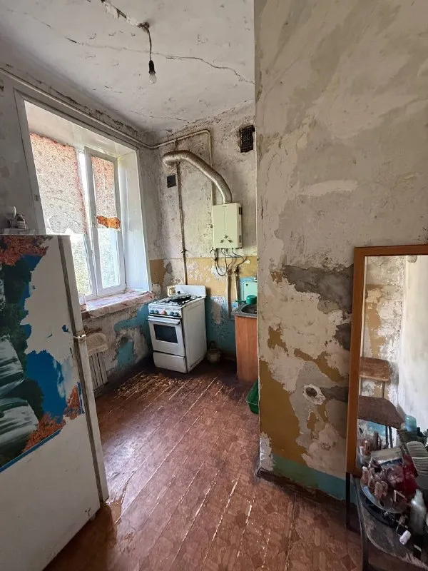 🏢 Продам 2х комнатную квартиру + подвал 50 кв. М. ⚡️
📍Расположение: новый городок, (напротив «7 морей»)
📐 Общая площадь: 48 кв. М. , высота потолков 3 метра, этаж 3/3
🔧 Квартира под ремонт — отличная база для ремонта по вашему вкусу.
🏠 Техническое: окна м/п, газовая колонка, новая проводка, новая входная дверь. Крыша не течёт!
🛡 Подъезд чистый, установлено видеонаблюдение.
🛒 Развитая инфраструктура: школа, детский сад, магазины, аптека, рынок, парк, остановка общественного транспорта, всё в шаговой доступности.
💰Цена: 3 400 000 ₽, возможен торг!
📞 +7 959 588 81 35 Андрей.
📞 +7 959 524 02 99 Татьяна. - фотография - 5