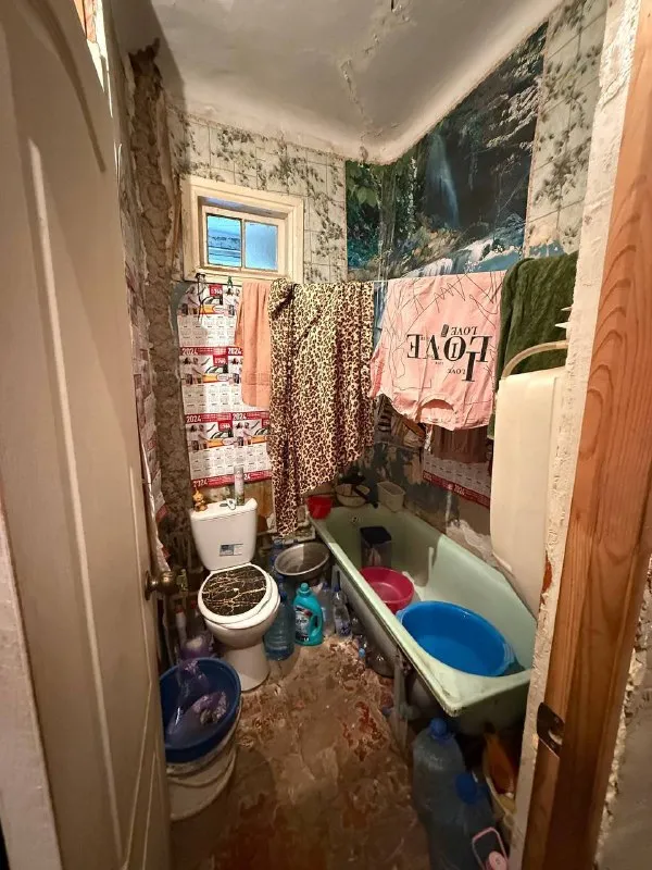 🏢 Продам 2х комнатную квартиру + подвал 50 кв. М. ⚡️
📍Расположение: новый городок, (напротив «7 морей»)
📐 Общая площадь: 48 кв. М. , высота потолков 3 метра, этаж 3/3
🔧 Квартира под ремонт — отличная база для ремонта по вашему вкусу.
🏠 Техническое: окна м/п, газовая колонка, новая проводка, новая входная дверь. Крыша не течёт!
🛡 Подъезд чистый, установлено видеонаблюдение.
🛒 Развитая инфраструктура: школа, детский сад, магазины, аптека, рынок, парк, остановка общественного транспорта, всё в шаговой доступности.
💰Цена: 3 400 000 ₽, возможен торг!
📞 +7 959 588 81 35 Андрей.
📞 +7 959 524 02 99 Татьяна. - фотография - 6
