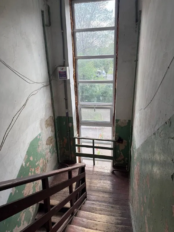 🏢 Продам 2х комнатную квартиру + подвал 50 кв. М. ⚡️
📍Расположение: новый городок, (напротив «7 морей»)
📐 Общая площадь: 48 кв. М. , высота потолков 3 метра, этаж 3/3
🔧 Квартира под ремонт — отличная база для ремонта по вашему вкусу.
🏠 Техническое: окна м/п, газовая колонка, новая проводка, новая входная дверь. Крыша не течёт!
🛡 Подъезд чистый, установлено видеонаблюдение.
🛒 Развитая инфраструктура: школа, детский сад, магазины, аптека, рынок, парк, остановка общественного транспорта, всё в шаговой доступности.
💰Цена: 3 400 000 ₽, возможен торг!
📞 +7 959 588 81 35 Андрей.
📞 +7 959 524 02 99 Татьяна. - фотография - 7