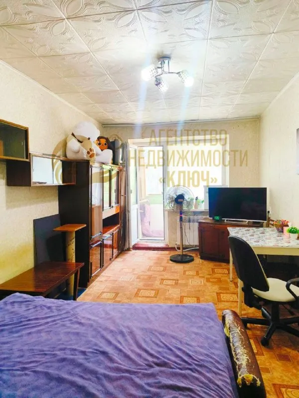 🏢 Продам 1-комн. Квартиру на кв-ле солнечный
📍 Расположение: 5/5 эт. Кирпичного дома. Не угловая, очень теплая и светлая.
📏 Площадь: общая 32,9 м² / жилая 16,8 м² / кухня 6,7 м².
🛠 Состояние: м/п окна, с/у совмещен, балкон без ремонта. Центральное отопление.
🏙 Инфраструктура: рынок, магазины, остановка транспорта в шаговой доступности.
💰 Цена: 2 600 000 руб.
📲 Звоните: +7-959-132-07-33 екатерина. - фотография - 2