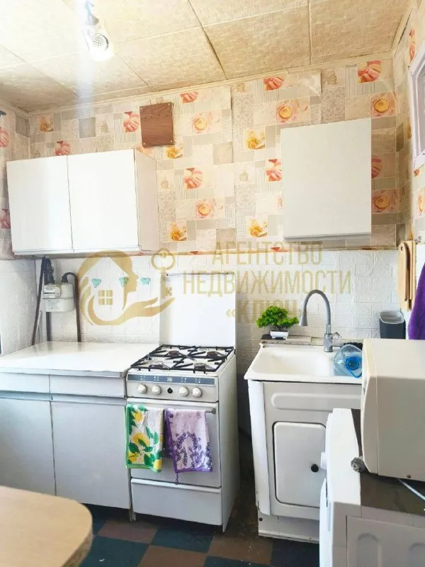 🏢 Продам 1-комн. Квартиру на кв-ле солнечный
📍 Расположение: 5/5 эт. Кирпичного дома. Не угловая, очень теплая и светлая.
📏 Площадь: общая 32,9 м² / жилая 16,8 м² / кухня 6,7 м².
🛠 Состояние: м/п окна, с/у совмещен, балкон без ремонта. Центральное отопление.
🏙 Инфраструктура: рынок, магазины, остановка транспорта в шаговой доступности.
💰 Цена: 2 600 000 руб.
📲 Звоните: +7-959-132-07-33 екатерина. - фотография - 3