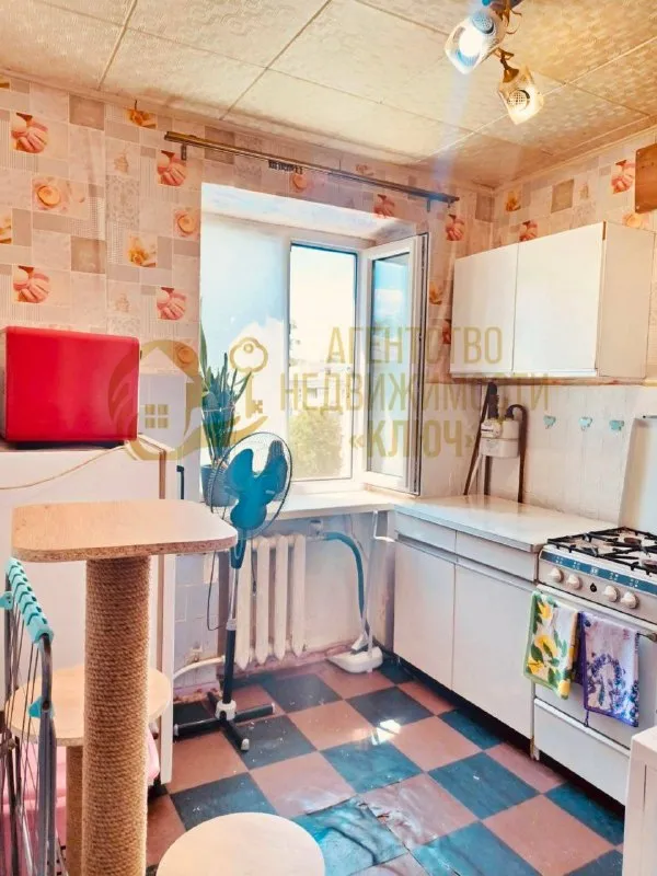 🏢 Продам 1-комн. Квартиру на кв-ле солнечный
📍 Расположение: 5/5 эт. Кирпичного дома. Не угловая, очень теплая и светлая.
📏 Площадь: общая 32,9 м² / жилая 16,8 м² / кухня 6,7 м².
🛠 Состояние: м/п окна, с/у совмещен, балкон без ремонта. Центральное отопление.
🏙 Инфраструктура: рынок, магазины, остановка транспорта в шаговой доступности.
💰 Цена: 2 600 000 руб.
📲 Звоните: +7-959-132-07-33 екатерина. - фотография - 4