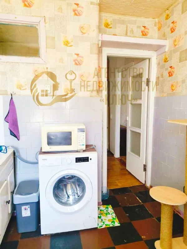 🏢 Продам 1-комн. Квартиру на кв-ле солнечный
📍 Расположение: 5/5 эт. Кирпичного дома. Не угловая, очень теплая и светлая.
📏 Площадь: общая 32,9 м² / жилая 16,8 м² / кухня 6,7 м².
🛠 Состояние: м/п окна, с/у совмещен, балкон без ремонта. Центральное отопление.
🏙 Инфраструктура: рынок, магазины, остановка транспорта в шаговой доступности.
💰 Цена: 2 600 000 руб.
📲 Звоните: +7-959-132-07-33 екатерина. - фотография - 5