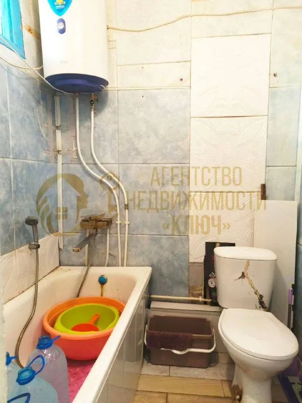 🏢 Продам 1-комн. Квартиру на кв-ле солнечный
📍 Расположение: 5/5 эт. Кирпичного дома. Не угловая, очень теплая и светлая.
📏 Площадь: общая 32,9 м² / жилая 16,8 м² / кухня 6,7 м².
🛠 Состояние: м/п окна, с/у совмещен, балкон без ремонта. Центральное отопление.
🏙 Инфраструктура: рынок, магазины, остановка транспорта в шаговой доступности.
💰 Цена: 2 600 000 руб.
📲 Звоните: +7-959-132-07-33 екатерина. - фотография - 7