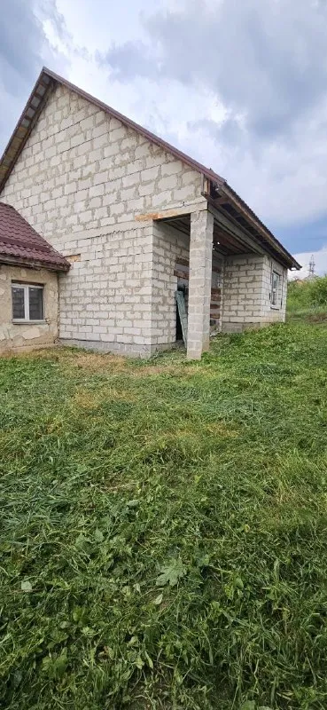 🏡 Продам дом в луганске
📍 Адрес: ул. Белорусская, 79
👤 Я собственник
Продаётся дом площадью 90 м² на приватизированном участке 5,5 соток в хорошем и удобном районе города.
✔ Дом введён в эксплуатацию
✔ Земля приватизирована
✔ Все коммуникации подведены
✔ Установлены качественные окна
✔ Новая крыша
✔ Внутри без отделки — отличная возможность создать интерьер по собственному проекту и вкусу
✔ Полный пакет документов готов к быстрой сделке
📌 Преимущества:
• Удобный подъезд по асфальтированной дороге;
• Рядом остановка общественного транспорта;
• Спальный район;
• Участок позволяет обустроить зону отдыха, гараж или сад.
💰 Цена: 5 000 000 рублей
📞 Телефон: +7 959 219-64-87 - фотография - 1