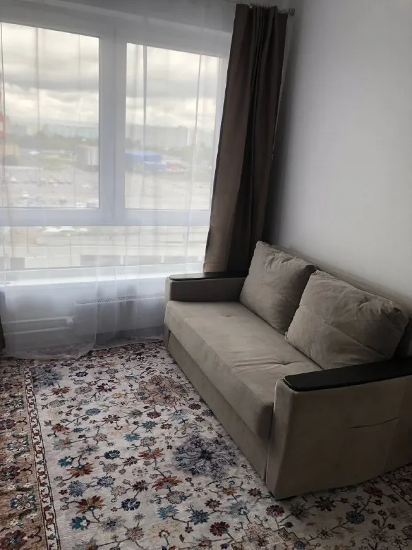 Евродвушка🏙️
М. Владыкино9️⃣
Сдается комфортабельная евродвушка.
📍Адрес: москва, жк сигнальный, сигнальный проезд, 16к2.
В 8 минутах ходьбы от метро владыкино.
В квартире сделан качественный евроремонт, полностью меблирована, установлена вся необходимая новая бытовая техника (холодильник, стиральная машина, посудомоечная машина, духовка/свч-печь, два телевизора, робот-пылесос).
В квартире есть теплые полы (коридор, кухонная зона, комната, санузел). Просторная ванная.
Рядом с домом все необходимое для проживания: магазин «ашан», «вкус вилл», кафе, аптеки, салоны красоты, пвз wb, ozon, yandex. Во внутреннем дворе детская игровая площадка.
Рассматриваем только граждан рф, аренда (только длительная) по договору.
💳Стоимость: 80.000₽/месяц. Коммунальные платежи (электричество, вода) оплачиваются отдельно.
Аренда от собственника.
Оперативный показ.
💌Телефон для связи: +7-916-007-42-11 светлана. - фотография - 3