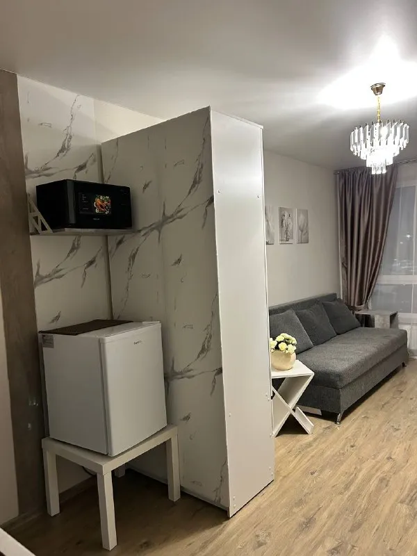 Стильная и уютная студия с видом на озеро 🔥♥️

Метро: ломоносовская, елизаровская, 10 минут пешком до метро и 15 минут на машине до центра города.

Современный дом бизнес-класса предлагает круглосуточный ресепшен, регулярную уборку в общих зонах и надежное видеонаблюдение с охраной 24/7. Внутри вы найдете все для удобства: пункты озон и wb, ресторан, бар, кофейню, спортзал и множество салонов красоты и массажа.

Квартира с новым ремонтом, из важных удобств:
• Жилой комплекс возле карьера с зеленый парком, вид на озеро!

🔹 Закрытый двор: безопасность и тишина.
Бесплатная парковка плюс есть отдельно платная на территории дома.

Условия аренды:
•Оплата за первый месяц 35.000 + куи залог за последний месяц (возможно поделить на два платежа ) 2 этаж
Желательно на длительный срок

Контакты: мой номер :
89372799351
Вк: https://vk. Ru/id185380107

Уютное гнездышко – поиск жилья, жильцов и соседей без посредников - фотография - 8