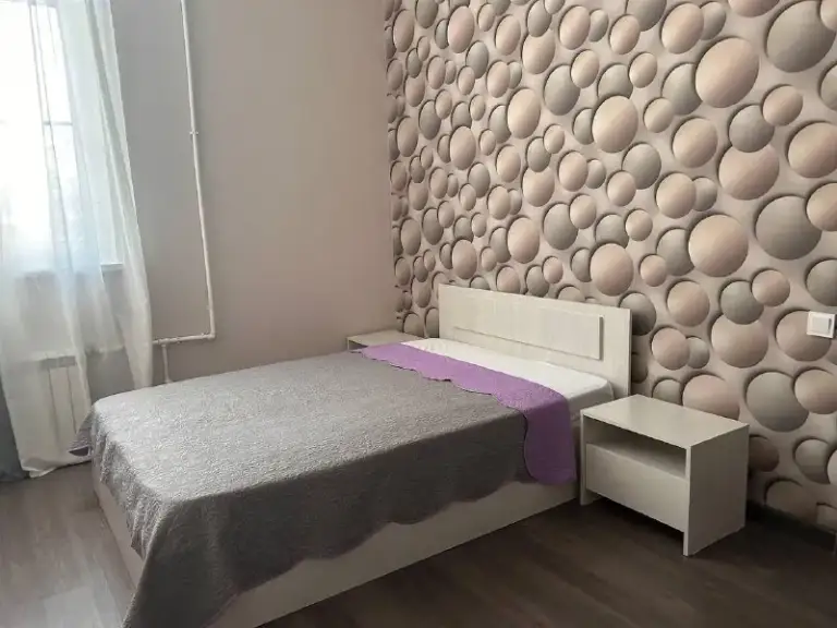 Евродвушка🏙️
Ближ. М. Щелковская 3️⃣

Евродвушка 42 м² - 2 этаж. 4 остановки до м. Щелковская (3 км) по выделенке 10 минут ехать, не пешком!

📍Адрес: квартал щитниково, 1-я слободка, 1

Кому подходит:
- Для solo или пары
- Договор на срок 11 месяцев
- С котиком рассмотрю на других условиях

Кому не подойдет:
- Кто ищет в пешей доступности до метро
- Для арендаторов с собачкой

Для записи на просмотр пришлите ссылку на объявление, регион прописки из паспорта и состав🙏
Договор на 11 месяцев. Запрашивайте видео в личку !

💳Цена: 55.000₽/месяц + свет и вода. Депозит могу разбить.

Комиссии нет, я собственник!

💌Telegram: @uranna - фотография - 1