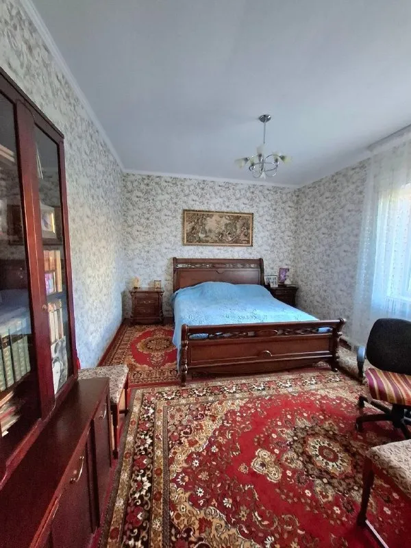 Продам дом по ул. Буденного
Г. Луганск
101 Кв. М. Общ. Пл
Дом добротный, 2012 г. Постройки
В доме 2 входа, 3 изолированные комнаты, гардеробная, кухня, санузел.
Двор в плитке, асфальтированные подьездные пути, есть заезд для авто
Вся мебель остаётся
Ухоженный участок 10 соток (приват)
Отличное расположение
Документы готовы
Цена 13,5 млн. Руб
+7959-216-43-31
+7959-505-37-17
Елена - фотография - 4