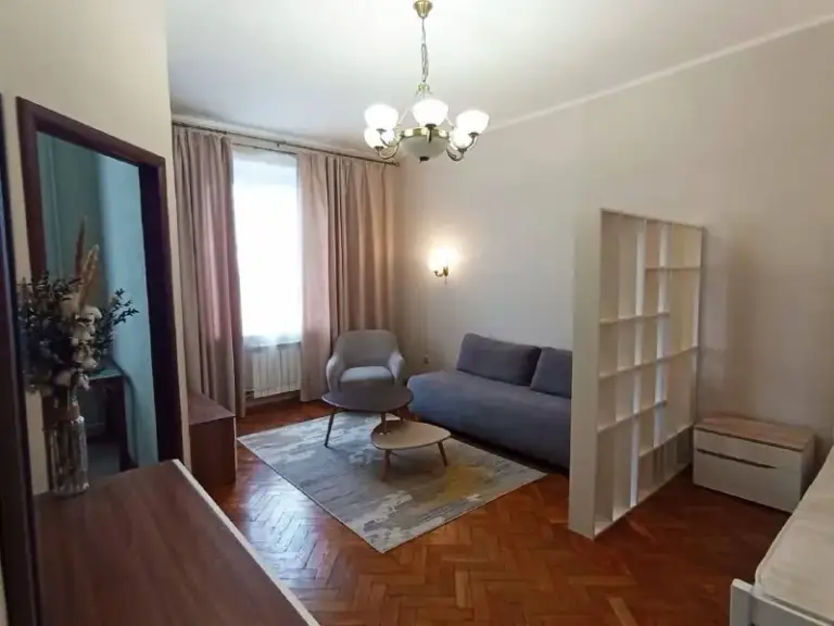 1-К квартира🏙️
М. Водный стадион 2️⃣
Сдаётся 1-к квартира. 6 минут пешком от метро водный стадион.
📍Адрес: ленинградское шоссе, 50, 6 этаж.
Площадь - 34 м²
Высокие потолки - 3 метра.
Квартира после косметического ремонта. Есть вся необходимая мебель, кухонная техника, кондиционер, шкаф-купе в прихожей.
Парковка во дворе под шлагбаумом. Хорошая инфраструктура - магазины, кафе, парки.
💳 Условия:
- Без детей и животных
- Срок аренды от 1 года
- 75.000₽/Месяц + счётчики и интернет.
- Залог 75.000₽
💌Контакт: +7-916-414-97-87 елена - фотография - 3