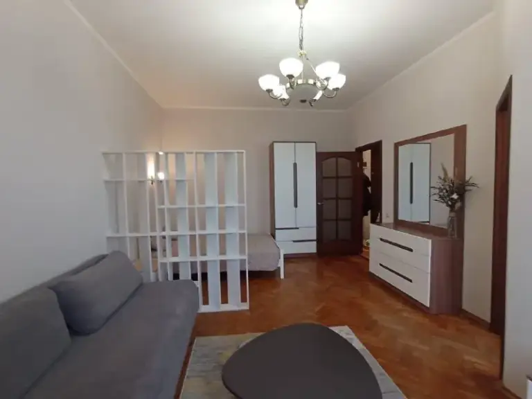1-К квартира🏙️
М. Водный стадион 2️⃣
Сдаётся 1-к квартира. 6 минут пешком от метро водный стадион.
📍Адрес: ленинградское шоссе, 50, 6 этаж.
Площадь - 34 м²
Высокие потолки - 3 метра.
Квартира после косметического ремонта. Есть вся необходимая мебель, кухонная техника, кондиционер, шкаф-купе в прихожей.
Парковка во дворе под шлагбаумом. Хорошая инфраструктура - магазины, кафе, парки.
💳 Условия:
- Без детей и животных
- Срок аренды от 1 года
- 75.000₽/Месяц + счётчики и интернет.
- Залог 75.000₽
💌Контакт: +7-916-414-97-87 елена - фотография - 4