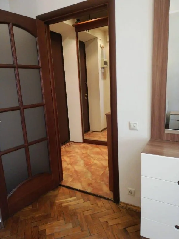 1-К квартира🏙️
М. Водный стадион 2️⃣
Сдаётся 1-к квартира. 6 минут пешком от метро водный стадион.
📍Адрес: ленинградское шоссе, 50, 6 этаж.
Площадь - 34 м²
Высокие потолки - 3 метра.
Квартира после косметического ремонта. Есть вся необходимая мебель, кухонная техника, кондиционер, шкаф-купе в прихожей.
Парковка во дворе под шлагбаумом. Хорошая инфраструктура - магазины, кафе, парки.
💳 Условия:
- Без детей и животных
- Срок аренды от 1 года
- 75.000₽/Месяц + счётчики и интернет.
- Залог 75.000₽
💌Контакт: +7-916-414-97-87 елена - фотография - 6
