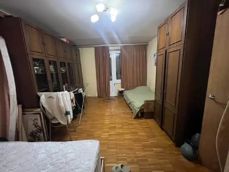 Ищу соседку🔎
М. Планерная7️⃣

Ищу на подселение в 1 комнатную квартиру девушку. Квартира находится в 10 минутах от метро планерная.

8 Этаж, отдельное спальное место на кровати, стиральная машинка, плита, духовка, холодильник.
Санузел совмещённый.

💳По оплате: 22.000₽ + счётчики. Залог за 1 месяц (можно разбить).

💌Telegram: @osochkinaann - фотография - 1