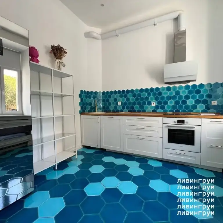 1-Комн квартира, 36.8 м²
М кропоткинская

• 12 Мин пешком
• 1 Этаж из 5
• Москва, плотников пер, 6/8

120 000 ₽/Мес, без комиссии

Холодильник • стиральная машина • кондиционер • посудомойка • интернет • с животными • мусоропровод • с детьми

Аренда. Собственник. Просторная квартира с потолками 3.4 метра в тихом центре. Сдается с 13 сентября 2026 года на длительный срок. Дружелюбные и спокойные соседи.
Любые животные приветствуются. Залог в размере арендной платы за один месяц, можно разбить. Коммунальные услуги и интернет оплачиваются отдельно.

Контакт для связи: @dr_pipir

🛡 Проверено администратором небабушкина москва
Выложить квартиру бесплатно - фотография - 4