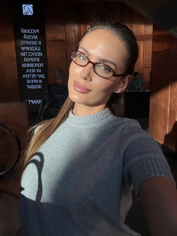 Ищу соседку🔎
Всем привет!🙌🏻 меня зовут саша, мне 26 лет
👭🏼Ищу девушку для совместной аренды квартиры (бюджет до 80.000 за квартиру)
Скорее всего будет евродвушка за этот бюджет, если что я готова занять диван а вам отдать комнату)
Я работаю из дома, поэтому будет чудесно если вы работаете оффлайн
У меня кошечка пуша, очень ласковая, воспитанная, никогда не метит, стерилизованная♥️ 🐈
О себе: я чистоплотная (кто-то говорит даже слишком)😅
Тихая, уважаю чужое личное пространство и тишину дома
Ответственная, с оплатой проблем не будет)
От вас хотелось бы того же
Территориально — не важно где, главное чтобы светлая, красивая квартира 🙌🏻
Заезд в конце октября
💌Для связи: @kevakava - фотография - 1
