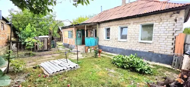 Продам дом по ул. Кожухаря р-не 13 школы
Общая площадь 53м2
🪟Новые м/п окна
♨️ Отопление — форсунка
🛖 Крыша шифер. Не течет.
💧Вода из скважины!
🌳 Земли 3 сотки. На участке есть сарай
Цена 2.350 млн. Рублей
+79591419787 (Telegram/maks) - фотография - 1