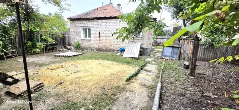 Продам дом по ул. Кожухаря р-не 13 школы
Общая площадь 53м2
🪟Новые м/п окна
♨️ Отопление — форсунка
🛖 Крыша шифер. Не течет.
💧Вода из скважины!
🌳 Земли 3 сотки. На участке есть сарай
Цена 2.350 млн. Рублей
+79591419787 (Telegram/maks) - фотография - 2