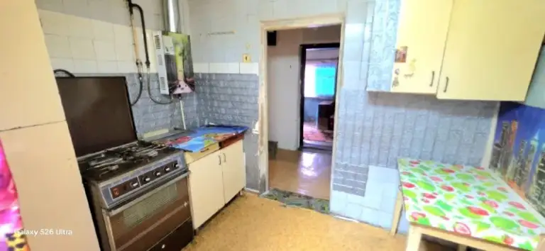 Продам дом по ул. Кожухаря р-не 13 школы
Общая площадь 53м2
🪟Новые м/п окна
♨️ Отопление — форсунка
🛖 Крыша шифер. Не течет.
💧Вода из скважины!
🌳 Земли 3 сотки. На участке есть сарай
Цена 2.350 млн. Рублей
+79591419787 (Telegram/maks) - фотография - 3