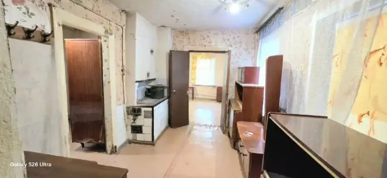 Продам дом по ул. Кожухаря р-не 13 школы
Общая площадь 53м2
🪟Новые м/п окна
♨️ Отопление — форсунка
🛖 Крыша шифер. Не течет.
💧Вода из скважины!
🌳 Земли 3 сотки. На участке есть сарай
Цена 2.350 млн. Рублей
+79591419787 (Telegram/maks) - фотография - 5