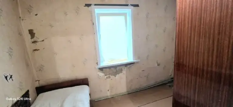 Продам дом по ул. Кожухаря р-не 13 школы
Общая площадь 53м2
🪟Новые м/п окна
♨️ Отопление — форсунка
🛖 Крыша шифер. Не течет.
💧Вода из скважины!
🌳 Земли 3 сотки. На участке есть сарай
Цена 2.350 млн. Рублей
+79591419787 (Telegram/maks) - фотография - 6