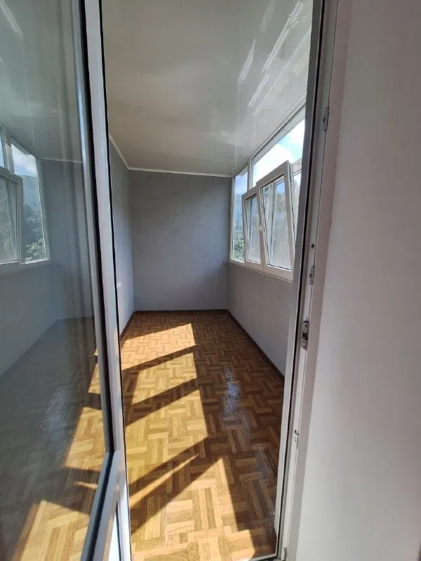 Продаётся 3-ёх комнатная квартира, луганск артёмовский р-н, кв. Мирный, д. 8.
4/9 Панельного дома
69 Кв. М.
Сделан качественный ремонт.
М/п окна, включая балкон и лоджию.
Всё необходимое для проживания есть (мебель, техника).
Тихий (тупиковый) двор. Хорошее местоположение, вся инфраструктура в пешей доступности.
Долгов и прописанных нет, документы к сделке готовы.
Тел.
+79591218831
+79591218830 - фотография - 2