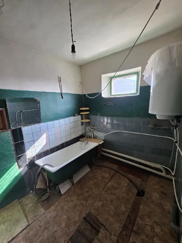 Продам дом на ул. Леваневского (верхний камброд).

Общая площадь: 92 кв. М. Материал: мергель, шлакоблок. Окна: частично металлопластик. Крыша не течет. Фундамент в хорошем состоянии. Подъезд асфальтирован, есть навес для машины. В пешей доступности: магазины, остановка общественного транспорта.

Цена: 3 300 000 руб.

Артем: +79595169535. - фотография - 8