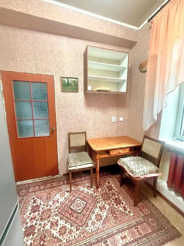 Продам 2-к квартиру на городке ор, ул. Годуванцева,
Г. Луганск.
1/3 Эт.
44,4 М2 общая площадь, потолки 3,10 м, кухня 7м2.
Комнаты раздельные,
С/у раздельный, м/п окна.
Подвал сухой и чистый,
Все коммуникации поменялись.
Отличное расположение.
Документы готовы.
Долгов и прописанных нет.
Цена 5,1 млн руб
+7959-505-37-17
+7959-216-43-31
Елена - фотография - 5