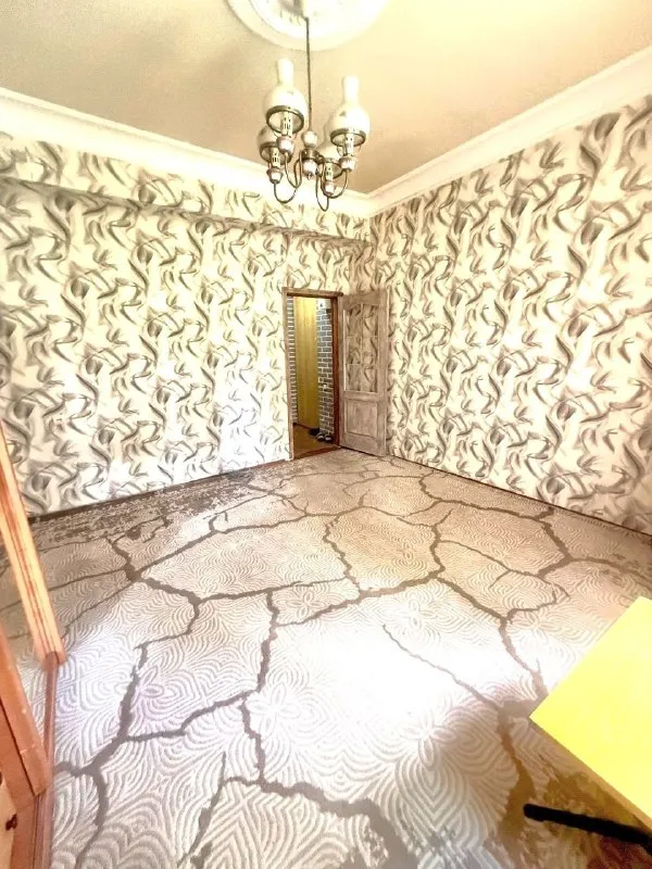 Продам 2-к квартиру на городке ор, ул. Годуванцева,
Г. Луганск.
1/3 Эт.
44,4 М2 общая площадь, потолки 3,10 м, кухня 7м2.
Комнаты раздельные,
С/у раздельный, м/п окна.
Подвал сухой и чистый,
Все коммуникации поменялись.
Отличное расположение.
Документы готовы.
Долгов и прописанных нет.
Цена 5,1 млн руб
+7959-505-37-17
+7959-216-43-31
Елена - фотография - 7
