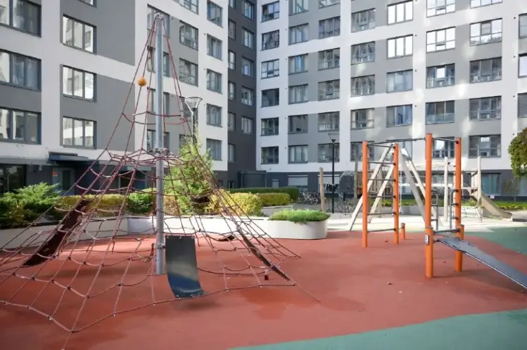 Улица грибалевой 9 к 1 относится к исторической части города выборгского района ✅☝️
Сдадим 2 к квартиру от 1 до 6 мес
Условия : 75т +ку, залог 50 тыс🤝
Бесплатная парковка для гостей
Квартира находится в жк *клубном доме g9"
🚇 Станции метро лесная 5 минут пешком
✅ 15 Минут до центра, невский проспект ( метро)
✅ Петроградская сторона, 10 мин на автобусе
Особенность g9 – просторный двор площадью около 2000 кв. М.
✅ Игровая площадка для детей с оборудованием датской фирмы kompan, спортивные тренажеры. - фотография - 2