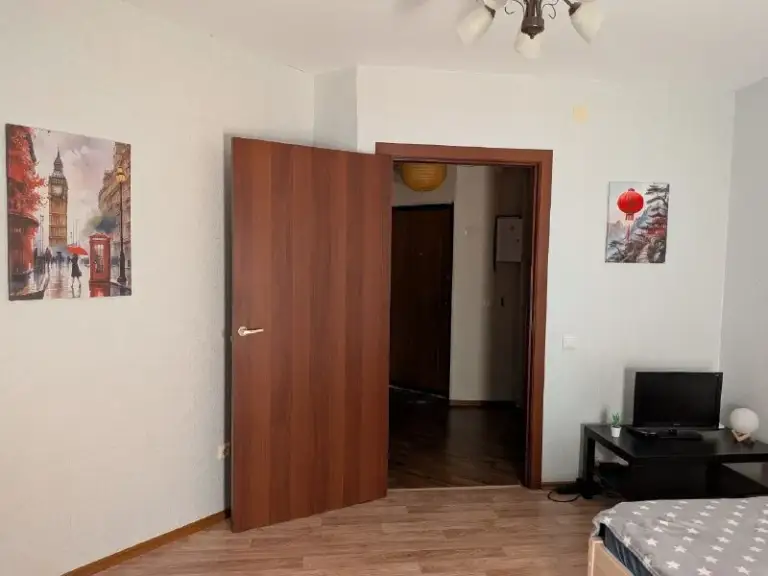 🏠С 4 ноября сдам свою уютную и светлую 1к. Квартиру (34,3 кв. М) на срок 3-4 мес. (возможно дольше) с видом на шуваловский парк и красивые закаты🌆
Жк "северная долина", от метро парнас пешком 10 мин.

Для одного человека/пары, строго без животных, детей и шумных компаний🚭 только для ответственных и порядочных жильцов, любящих тишину и уют, без задержек с оплатой.

В квартире есть всё необходимое, кроме духовки (есть индукционная плита и микроволновка). Комфортная кровать (140*200) с анатомическим матрасом.

💰Стоимость 32 тыс. Руб/мес. +к/у по квитанции. Залог 30 тыс. Будет составлен договор.
Если предложение интересно - напишите пару слов о себе.

Уютное гнездышко – поиск жилья, жильцов и соседей без посредников - фотография - 4