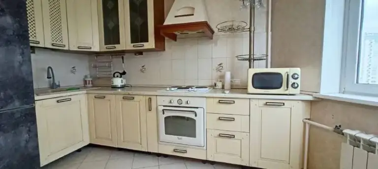 2-К квартира 💜
М. Варшавская1️⃣
Двухкомнатная 52 м² в 10 минутах от м. Варшавская (бкл).
▶️Адрес: черноморский б-р, 4к2.
Этаж 17, окна во двор, балкон, красивый бульвар рядом.
Комнаты изолир. 19 и 12 м², просторная кухня с посудомойкой и духовкой. Полноразмерная ванна.
Кровать 160 см, диван, при необходимости - подростковая кровать с новым матрасом 90*200. Шкаф во всю стену, есть рабочее место.
💜Цена: 72.000₽ + полная квитанция (ок. 10.000₽)+свет. Залог. Без комиссии.
Квартира готова к заселению.
➕Telegram: @borgen_8888 - фотография - 5