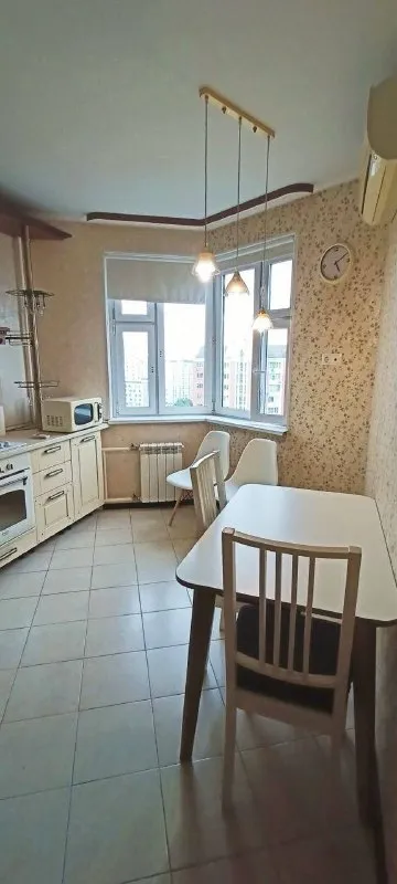 2-К квартира 💜
М. Варшавская1️⃣
Двухкомнатная 52 м² в 10 минутах от м. Варшавская (бкл).
▶️Адрес: черноморский б-р, 4к2.
Этаж 17, окна во двор, балкон, красивый бульвар рядом.
Комнаты изолир. 19 и 12 м², просторная кухня с посудомойкой и духовкой. Полноразмерная ванна.
Кровать 160 см, диван, при необходимости - подростковая кровать с новым матрасом 90*200. Шкаф во всю стену, есть рабочее место.
💜Цена: 72.000₽ + полная квитанция (ок. 10.000₽)+свет. Залог. Без комиссии.
Квартира готова к заселению.
➕Telegram: @borgen_8888 - фотография - 6